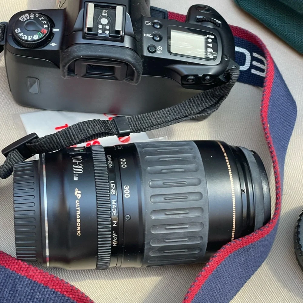 Canon Eos rebel filmed camera with 2 lenses and bag